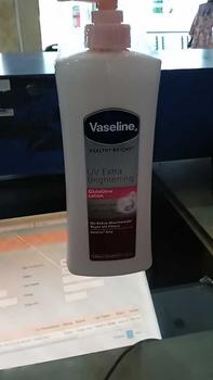 Product Review of Vaseline UV Extra Brightening Gluta Glow 400ml from D**i 0