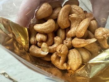 Product Review of พรีเมี่ยม เม็ดมะม่วงหิมพานต์อบ เกรดA+ อบ สด ใหม่ หอม กรอบ อร่อย from L**u 2
