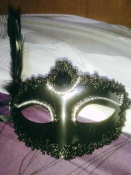 Product Review of Feather Pearl Mask Halloween Party Masquerade White Black Eye Masks from J**A R**🌹 0