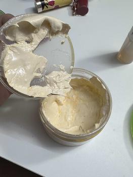 Product Review of Kem BODY cốt tẩy ( dành cho da ngâm đen , da vàng khó lên tone) from 😘**😘 0