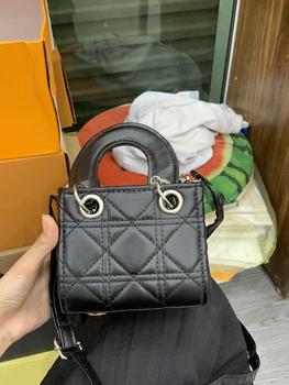 Product Review of Túi hộp vuông mini DA BÓNG DA LÌ tag vàng tag bạc không vừa điên thoại cầm tay đeo chéo kèm móc chữ xinh xắn from g**u t** đ** t** ** 0