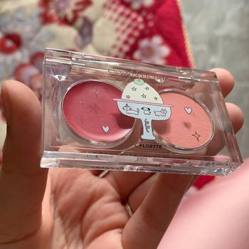 Product Review of Kem má hồng hai màu Flortte, dạng kem đa năng, kết cấu kép, có thể sử dụng nhiều cách khác nhau, tăng độ sáng cho gương mặt, tạo lớp trang điểm tự nhiên, 3.2g, 6 mẫu để chọn lựa from T**ི 1