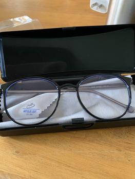 Product Review of [ Mã N021 ] TKN Eyewear : Kính Tròn Nhựa Cốt Kim Loại Chắc Chắn - Unisex Nam Nữ đeo được ( Kèm hộp - khăn lau ) from C** 0