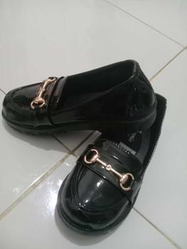 Product Review of SEPATU ANAK PEREMPUAN DOCMART MOTIF KANCING GOLD CANTIK SEPATU FLAT SLIP ON ANAK TERBARU SEPATU SEKOLAH ANAK WANITA COCOK UNTUK HARIAN FORMAL SANTAI LIBURAN SEPATU ANAK TERLARIS MURAH KUALITAS PREMIUM fashion pantofel from M**t A**a 2