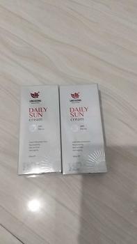 Product Review of Kem chống nắng SPF 50 PA +++  , nâng 2-3 tông da Linh Hương hàng mới sx hsd 2028 from A**o 0