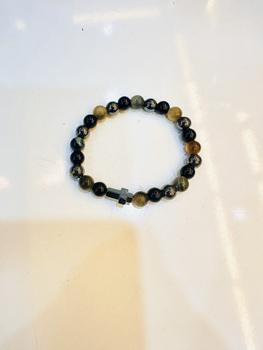 Product Review of Vòng Tay Bảo Vệ Ba Lần, Được Làm Bằng Hematite Tự Nhiên, Đá Mắt Hổ Đen Và Hạt Đá Mắt Hổ, Thích Hợp Cho Phụ Nữ Và Nam Giới, Vòng Tay Chéo, Mang Lại May Mắn, Hiệu Ứng Bó Sát from C** o** b** đ** m** h**g 0