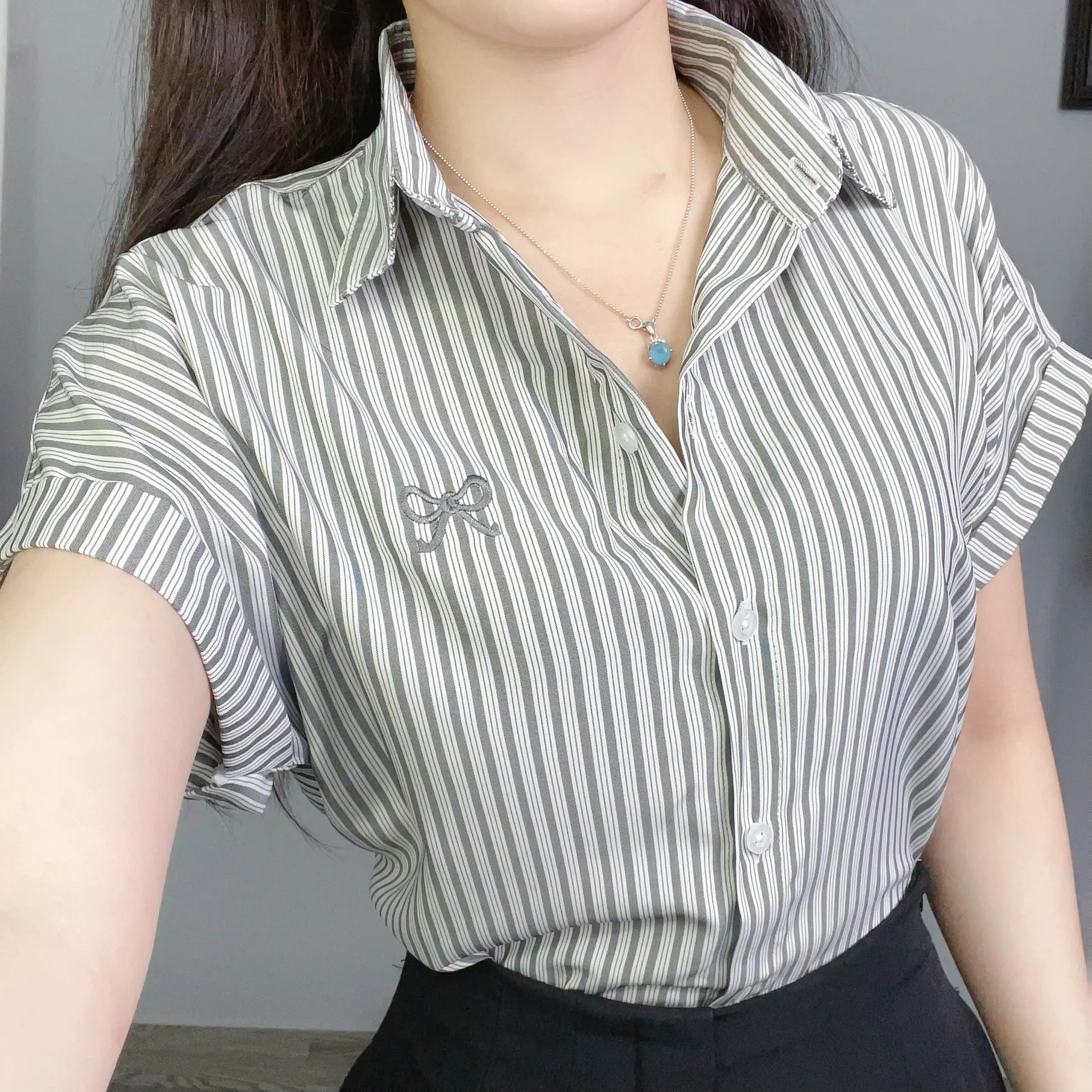 Áo Sơ Mi Nữ Ngắn Tay Dáng Rộng Chất Kate Thêu Nơ, AMI39 minu