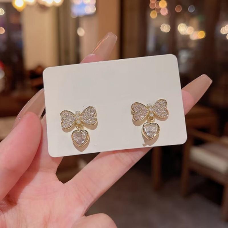 Product Introduction of S925 Silver Gold Plated Fashion Heart Shape Jewelry Earrings for Women Wholesale 3