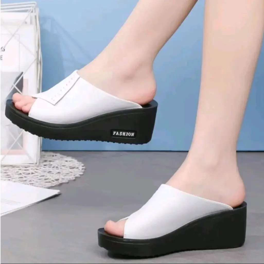 Wedges Selop Wanita Calbi Terlaris - Hak 5-8cm, Pola Minimalis, Kedap Air, Tipe Kasual Sandal polos jalan