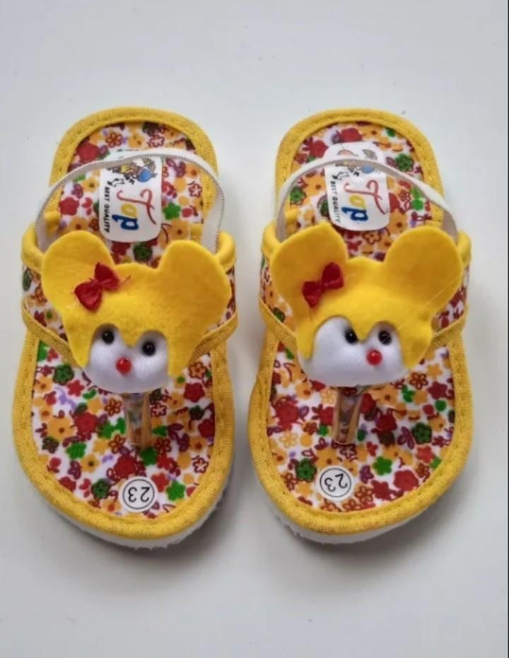 SANDAL BABY BUNYI BONEKA.SANDAL BABY BUNGGA TERBARU TERMURAH sandal anak bunyi cit-cit