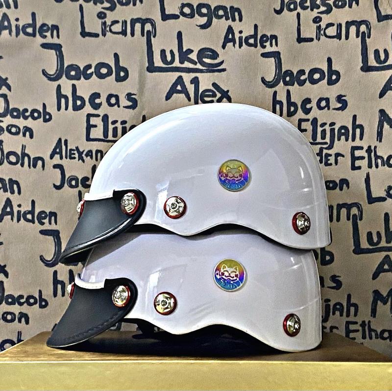 Nón Bảo Hiểm Trơn - Sơn Nhiều Màu Phủ Nano Bóng - Ráp 7 Ốc Salaya + LoGo Mèo