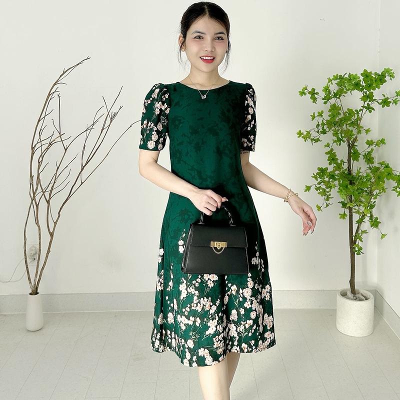 Product Introduction of Đầm Suông TD09 Trung Niên Màu Sắc Duyên Dáng (45kg - 95kg) Lụa Mango Họa Tiết Hoa Lá Voi Xanh Rêu Kem Voan Sen Hoa Sen Màu Đen 5
