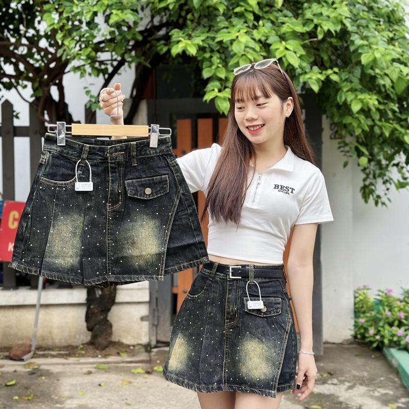 6525 BIGSIZE Quần váy jean nữ ngắn , chân váy bò nữ lưng cao 1 bên vạt lệch xếp ly đính đá lấp lánh Women