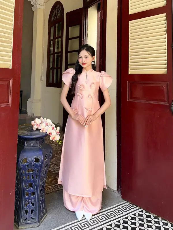 Áo dài Ái Phương tafta họa tiết thêu hoa thủ công 1