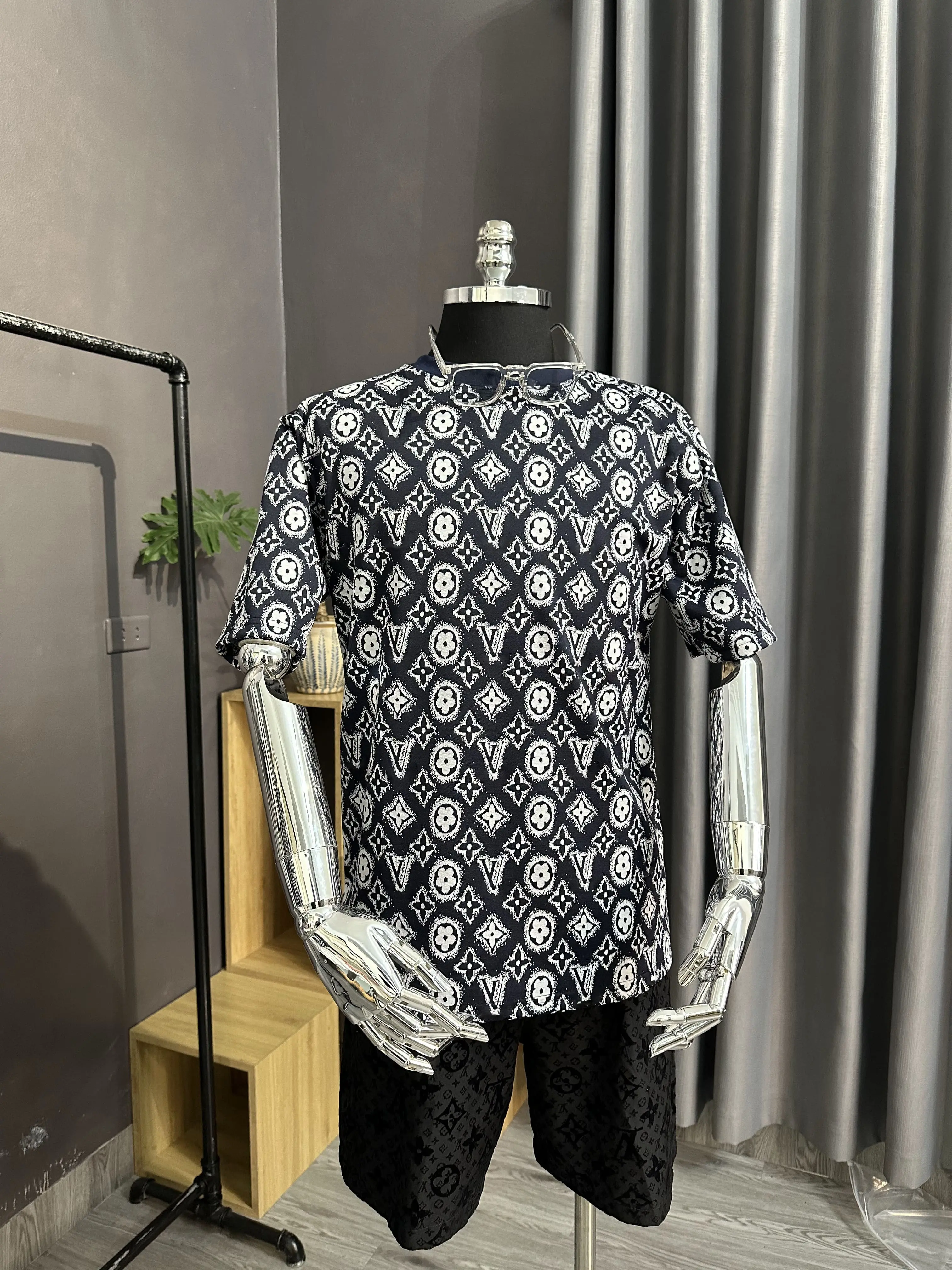 Áo Thun Nam Lệ Vy hiệu úng vảy sơn Chất Umi Cotton Dệt Vân Co Giãn SS25  boy phố