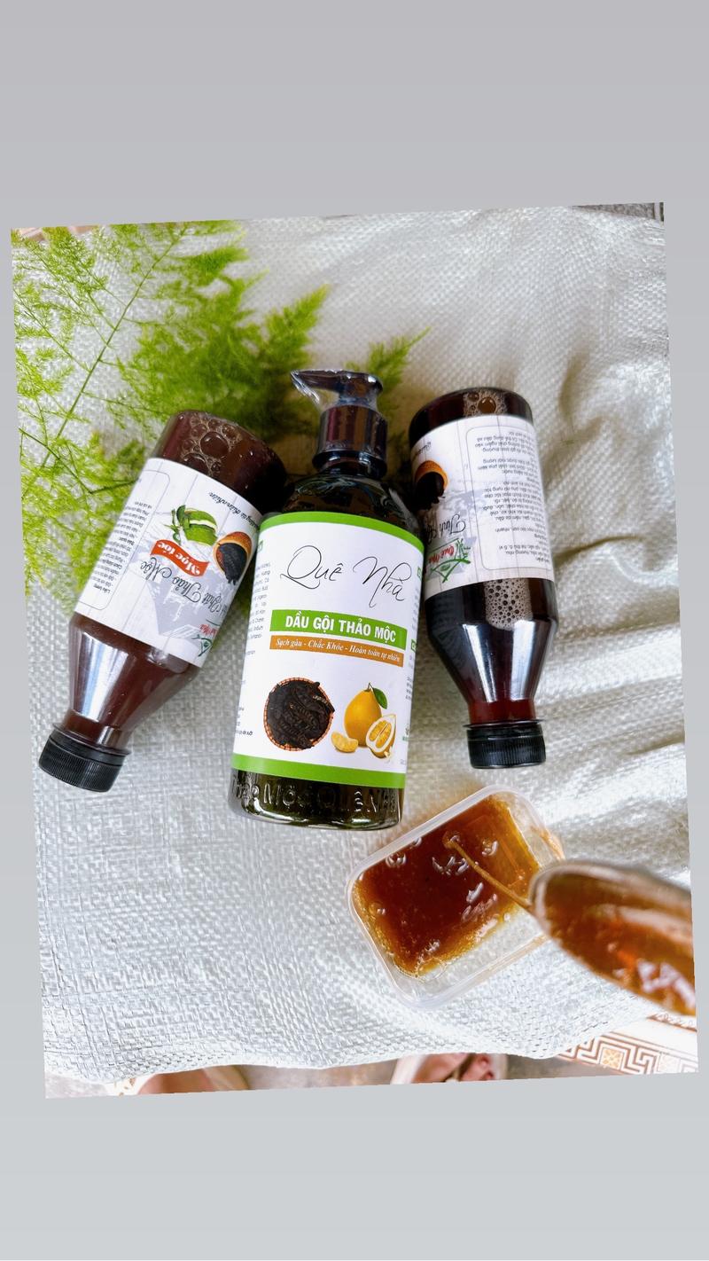 Product Introduction of HÀNG TẶNG Dầu gội Quê Nhà  500ml chống gàu, kiểm soát dầu, bảo vệ màu và dưỡng tóc - tặng 2 tinh chất 3
