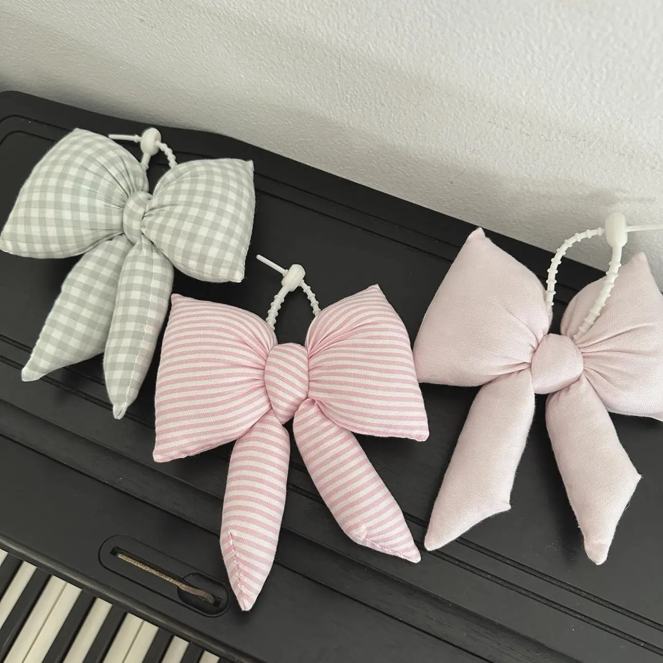 [Có sẵn] Nơ vải handmade trang trí, charm nơ móc túi xách, móc túi vải, móc khoá hình nơ xinh xắn