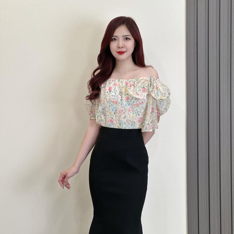 Áo sơ mi tơ hoa trắng trễ vai Thiết kế Elise mã FS2202049TSORPW