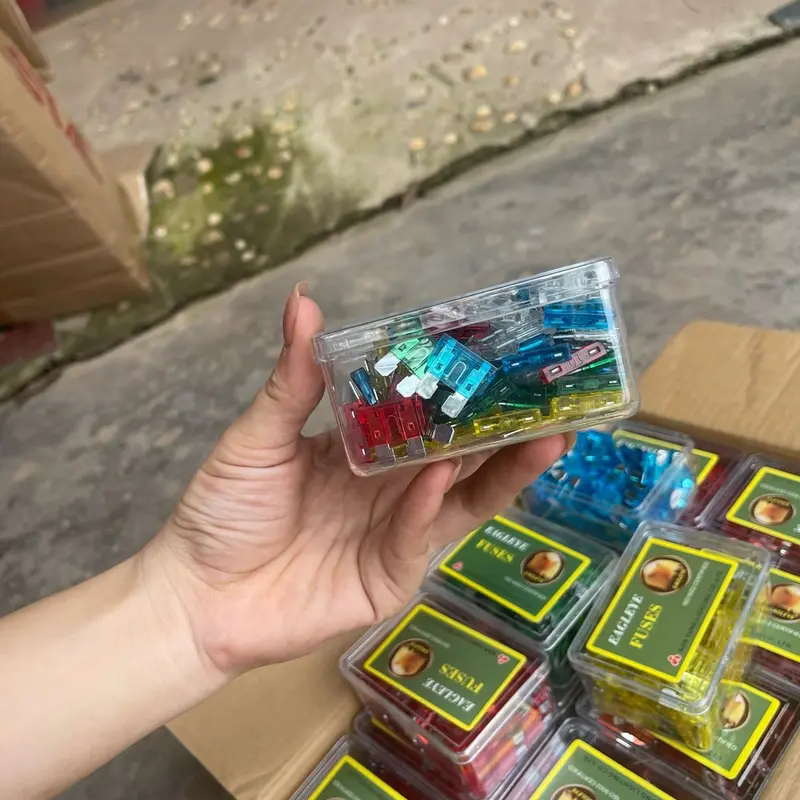 Hộp cầu chì đủ các loại 10, 15, 20, 25, 30A dễ lựa chọn, có hộp mix đủ cỡ, hộp có 100 cái Phụ Kiện Phụ Tùng 1