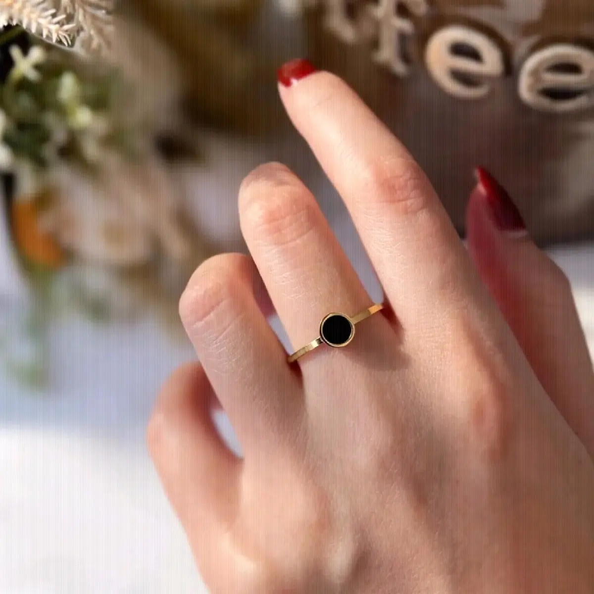 Cincin Titanium Wanita Aesthetic Model Bulat Hitam Gold Stainless