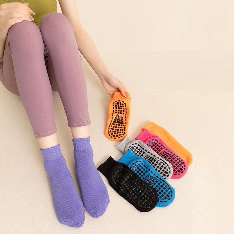 Vớ Cao Su Silicone,Tất Chống Trượt , Khu Vui Chơi Cho Bé Người Lớn Từ 1-20 Tuổi Đủ size Màu Sắc 4