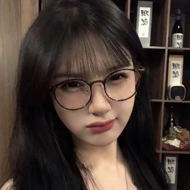 Kính cận thị (0-4 độ) form oval, giúp thon gọn gương mặt, hợp mặt nhỏ, vừa, chất liệu nhựa siêu nhẹ, phong cách tiểu thư Hàn Quốc.