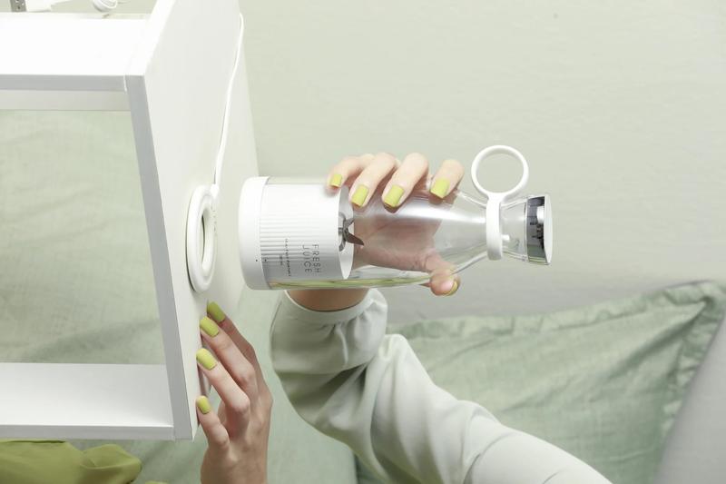 Product Introduction of Portable Electric Juicer Blender Usb Mini Fruit Mixers Juicers Fruit Extractors Food Milkshake Multifunction Juice Maker Machine kettle mini  chopper  blender portable  juicer  blender sausage  egg  machine stone  grinders  food  machine 55