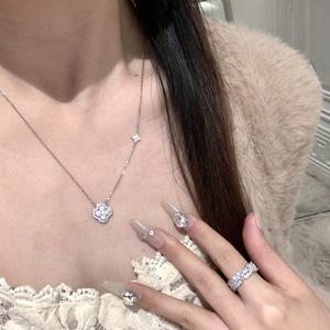 สร้อยคอโคลเวอร์สี่ใบ สด สำหรับผู้หญิง ราคาไม่แพง หรูหรา โซ่ซุปเปอร์ซิกแซก เหมาะสำหรับเป็นของขวัญให้แฟน เพื่อนซี้ รุ่นใหม่ 2565