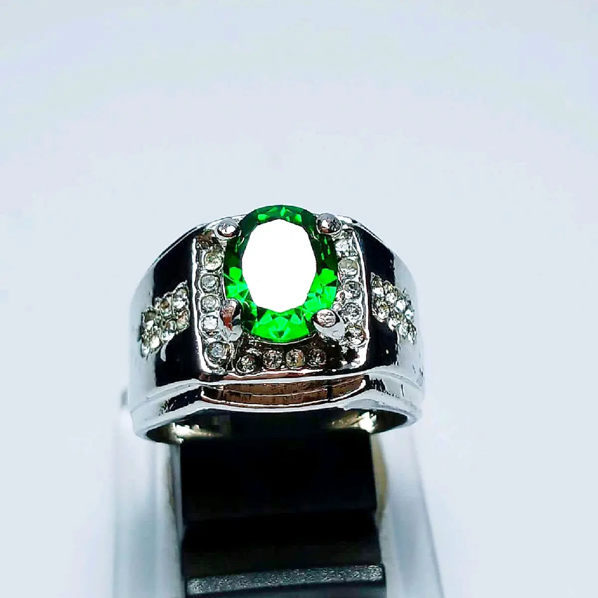 Cincin Hijau Topas Oval Cutting Batu Permata