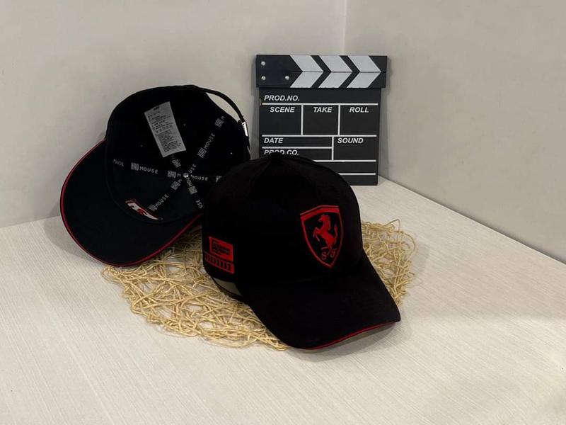 Mũ lưỡi trai màu đen logo đỏ thêu nổi freesize nam nữ Siêu HOT Full Hộp