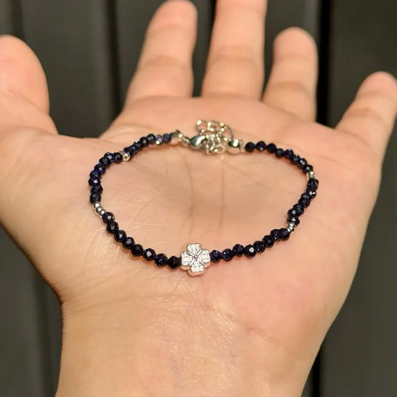 Vòng đá Granite mix charm cỏ 4 lá