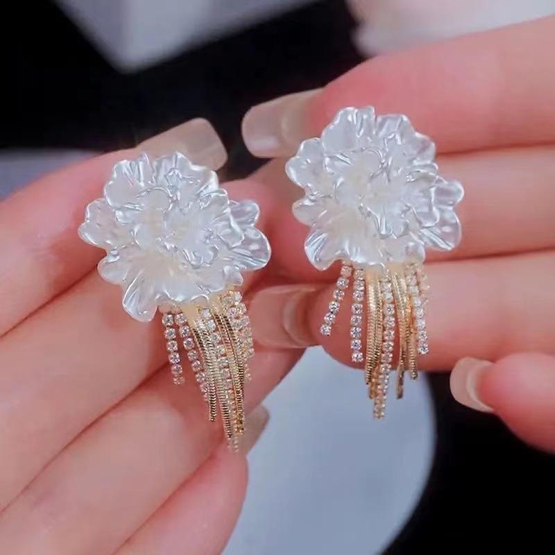 Product Introduction of Hoa Tai Hoa Trà, Màu Trắng, Tua Rua Thanh Lịch, Cao Cấp, Độc Đáo Và Tinh Tế, Hoa Tai Hoa 6