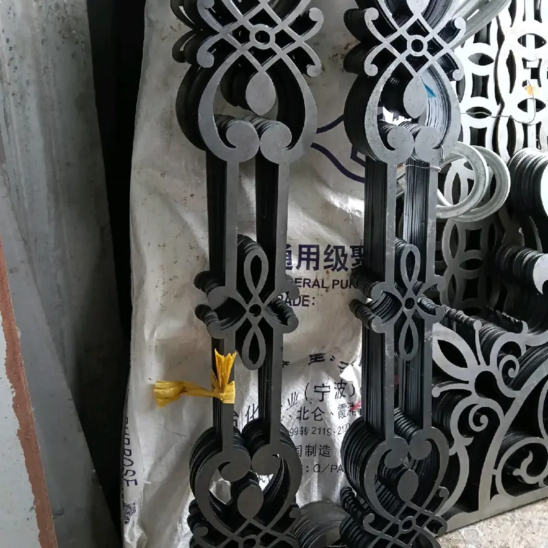 hoa văn CNC cắt sẵn, mẫu lan can tim, kích thước 100*600*3mm 4