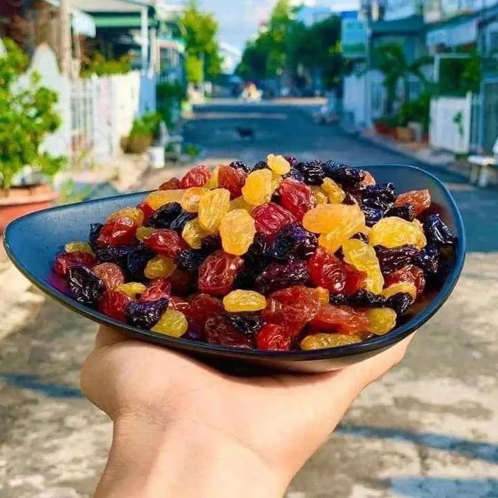 Nho Khô Chile 3 Màu Sấy Nguyên Vị - Lon 500G - Đồ Ăn Vặt Snack Food Cay 3