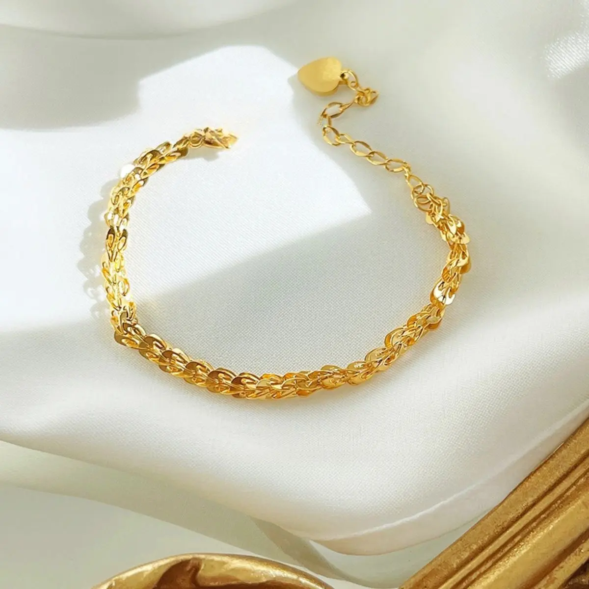 Vòng Tay Mạ Vàng 18K Hình Đuôi Phượng Hoàng Thời Trang Dễ Phối Đồ Cho Nữ - Kho Sỉ Trang Sức Xi Mạ