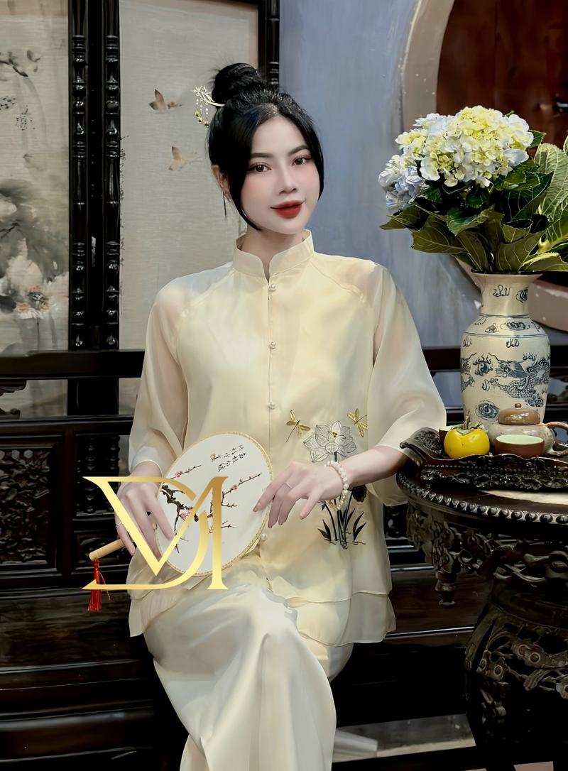 Product Introduction of Bộ Đi Chùa Áo Voan 3 Lớp Cổ TRụ Hoạ Tiết Thêu, Mã P68 20