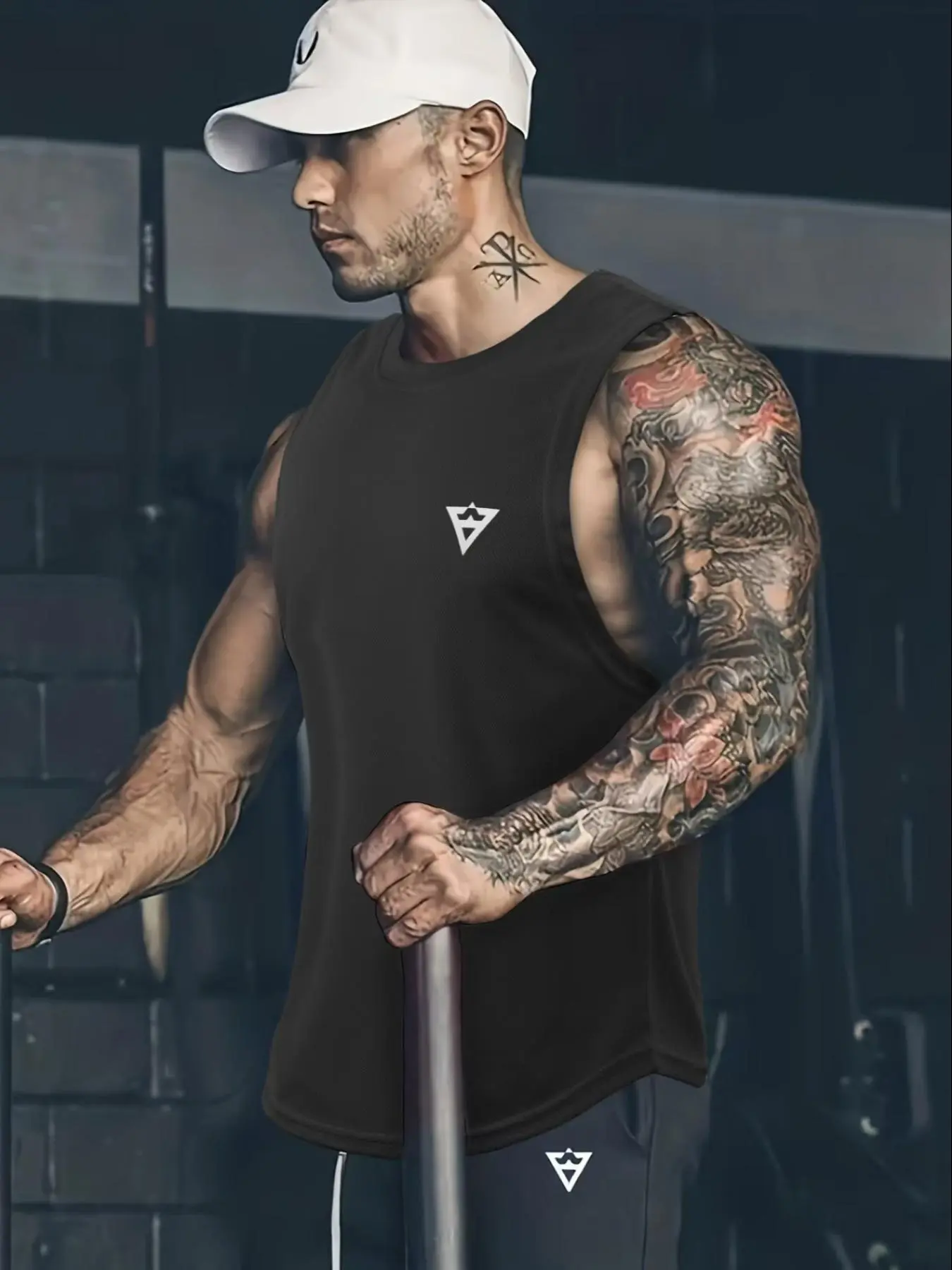 Men's Geometric Print Round Neck Tank Top, Regular Fit Sporty Breathable Quick Drying Sleeveless Vest, Casual Comfy Top for Gym Workout Running