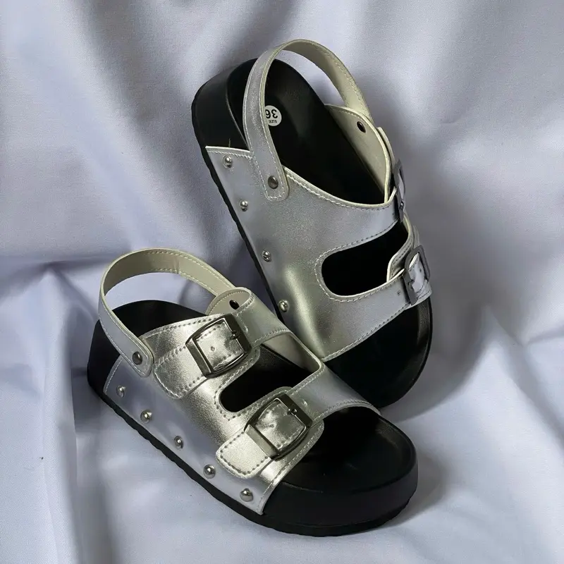 Sandan 2 quai khóa  ngang,tán ốc chất chấn ,đi nước được đế cao 4 phân (phom rộng lùi dùm shop 1 size nhe mọi người )