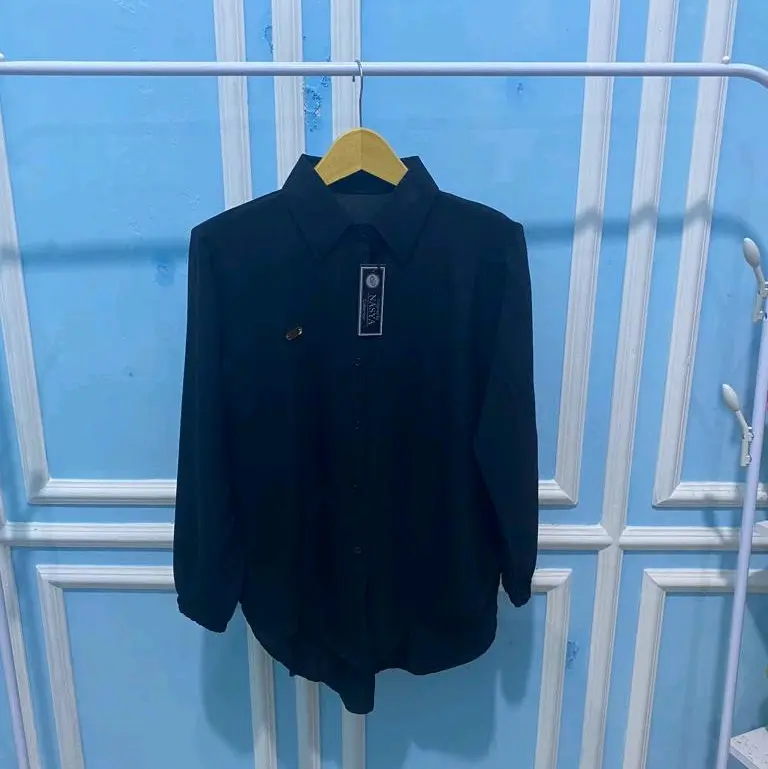 Laura Blouse Kancing Belakang
