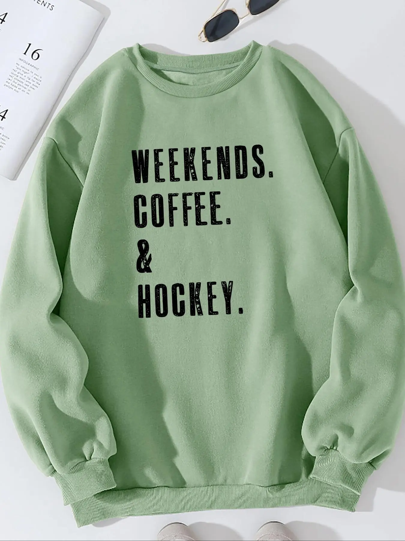 Women's Coffee & Hockey Print Round Neck Sweatshirt, Casual Long Sleeve Pullover for Daily Wear, Ladies Clothes for All Seasons