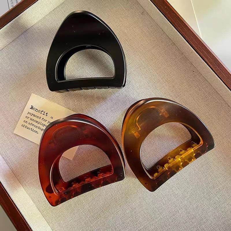 Product Introduction of 1-3 pcs 6CM Acrylic Medium Shark Clip Hollow Matte Color Hair Claw for Women Elegant Square Headwear Korean Hair Accessories for Girls 6