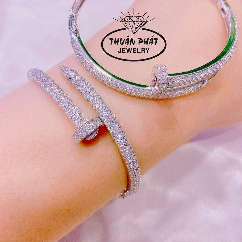 Phụ Kiện Vòng Tay V015 Vòng Đinh Đính Đá Tấm Cz Đeo Tay Dễ Thương Trang Sức Bạc Ý Xi Kim- Bạc Thuận Phát Women