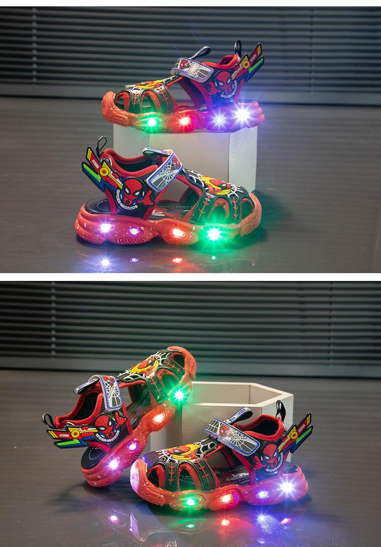 Product Introduction of Spider-Man with Light Children's Sandals 2024 Summer New Anti-Kick Closed Toe Sandals Boys Children Beach Shoes 37