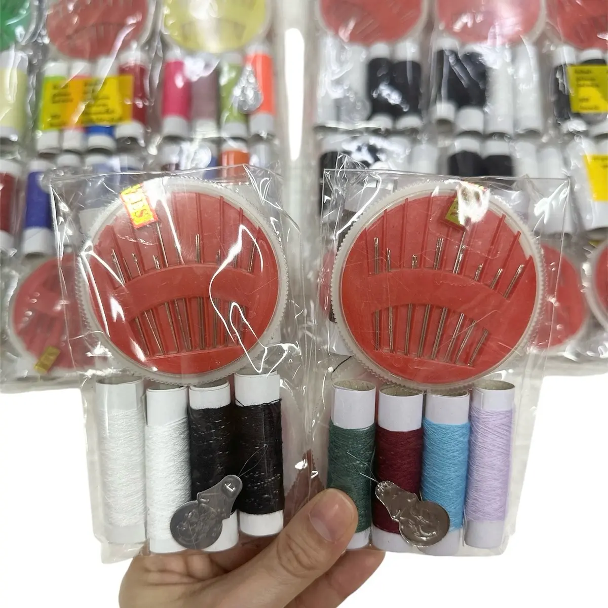 (ยกแพ็ค 12 ชุด) ชุดเข็มพร้อมด้าย ขาวดำ/คละสี