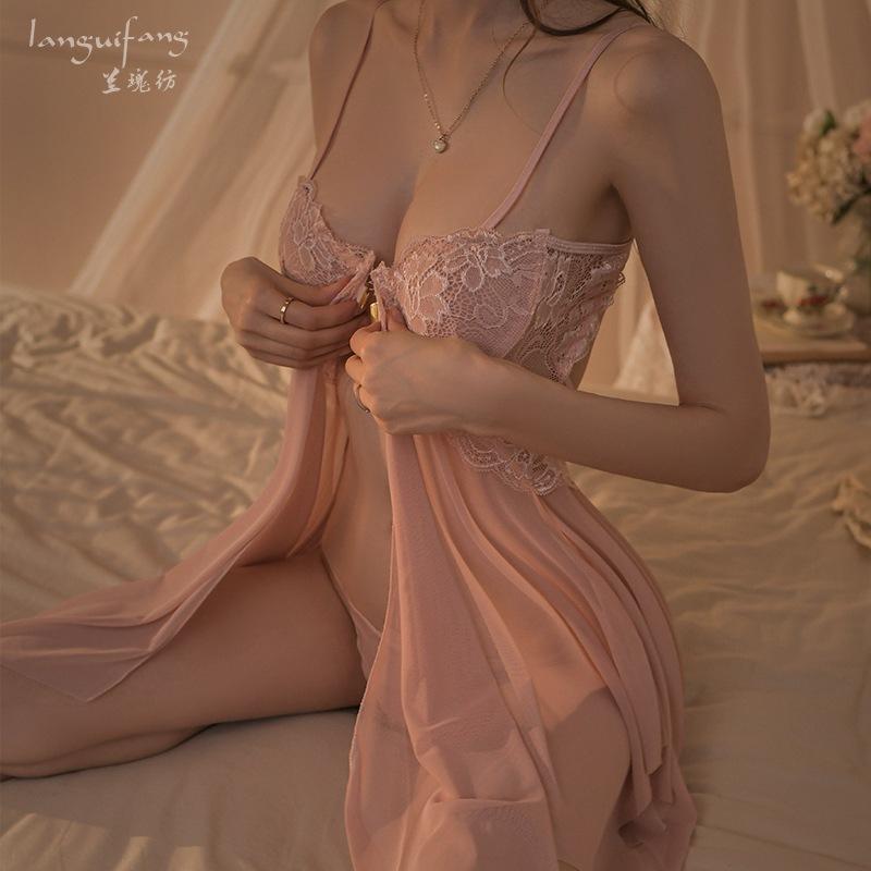 Bộ Đồ Ngủ Lụa Phối Ren Gợi Cảm Dành Cho Nữ