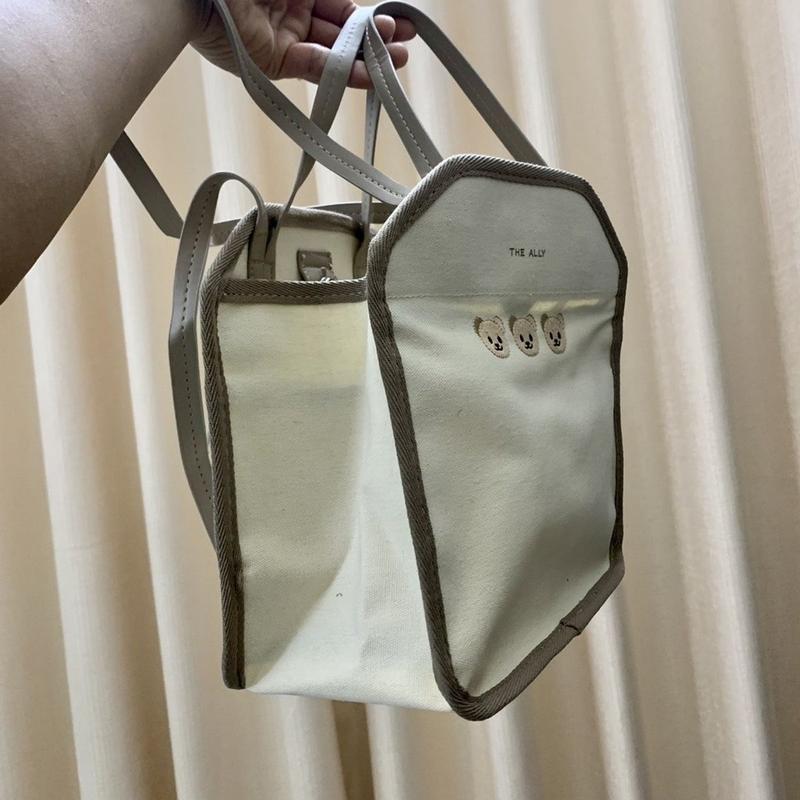 Product Introduction of Túi xách bỉm sữa The Ally đa nắng phong cách hàn (tặng kèm ví tiện dụng chất vảo dù siêu bền) tiện lợi 9
