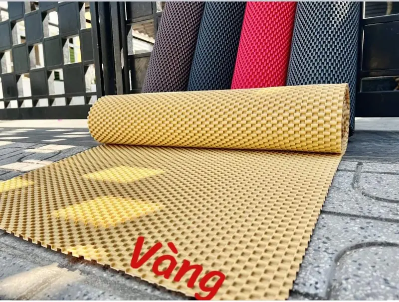Thảm lót sàn cao su ô tô cuộn 1,5m x 60cm 2