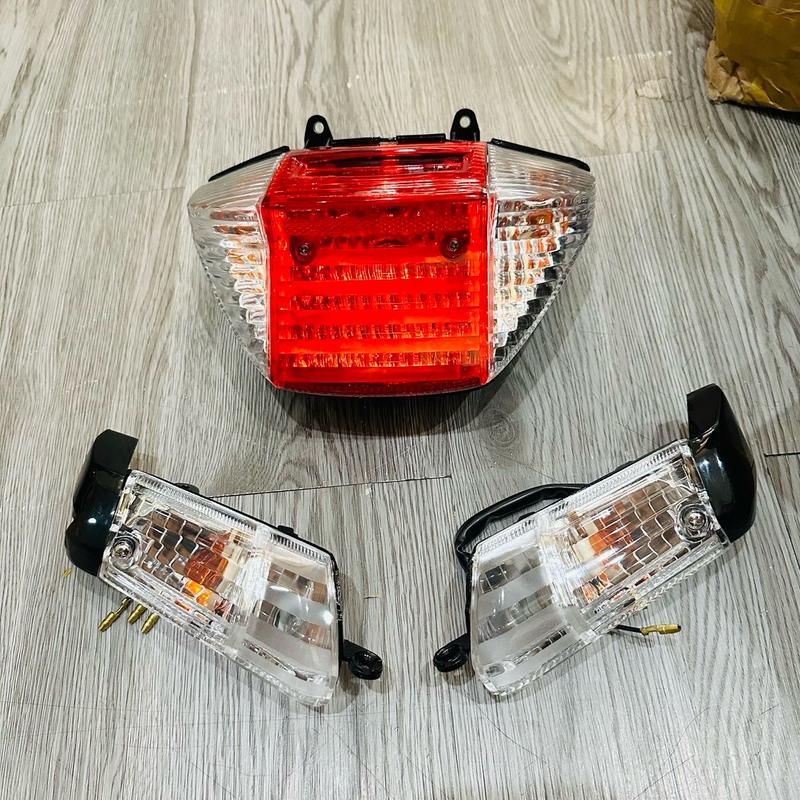 bộ đèn hậu xi nhan Dream bao đẹp  nhựa đẹp kính trắng trong gắn lên xe như zin nhé anh em có kèm bóng đèn giắc đầy đủ