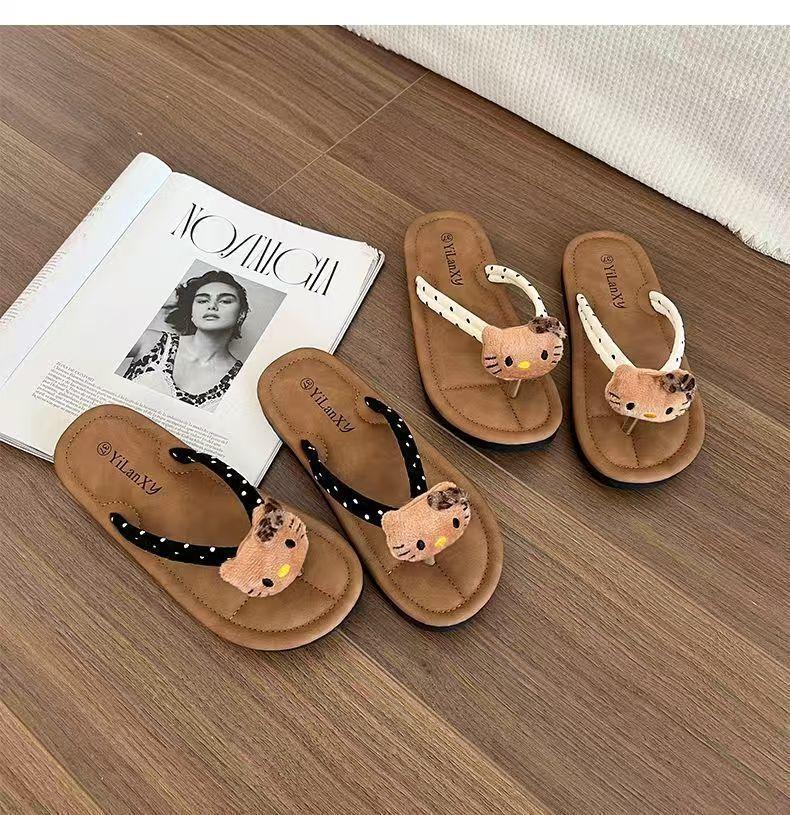 Product Introduction of Dép Xỏ Ngón Hello Kitty, Siêu Mềm, Chống Mài Mòn, Đế Bằng, Ngọt Ngào Và Cổ Điển, Dễ Phối Đồ, Họa Tiết Chấm Bi, Có Sẵn Năm 2025 20
