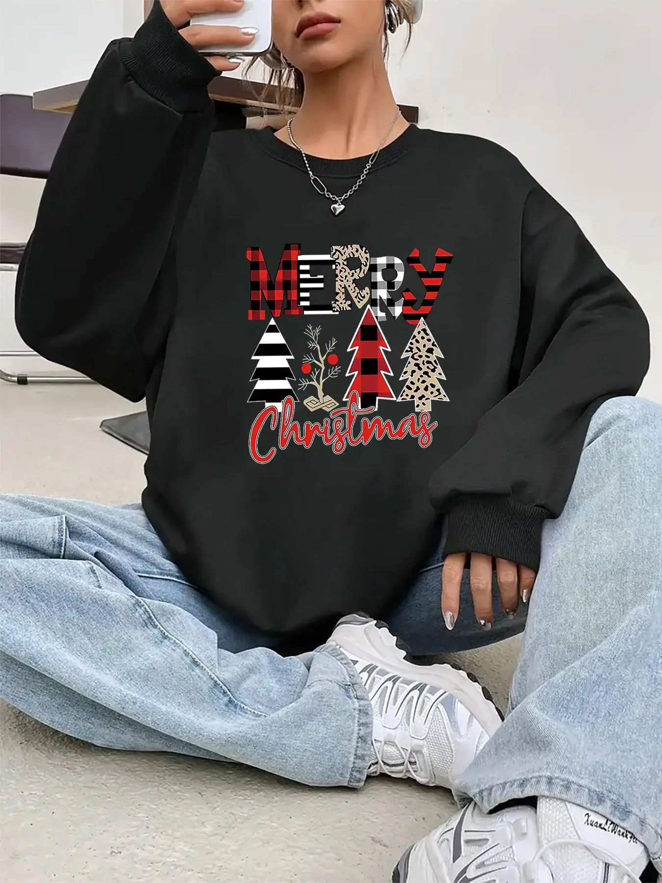 Women's Christmas Tree & Letter Print Drop Shoulder Sweatshirt, Casual Long Sleeve Round Neck Pullover for Fall & Winter, Ladies Clothes for Daily Wear